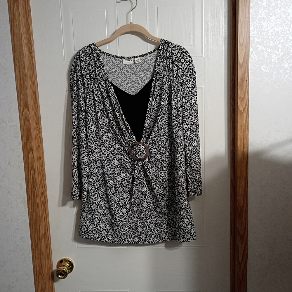 Cato Black and White Floral Blouse with Ring Detail